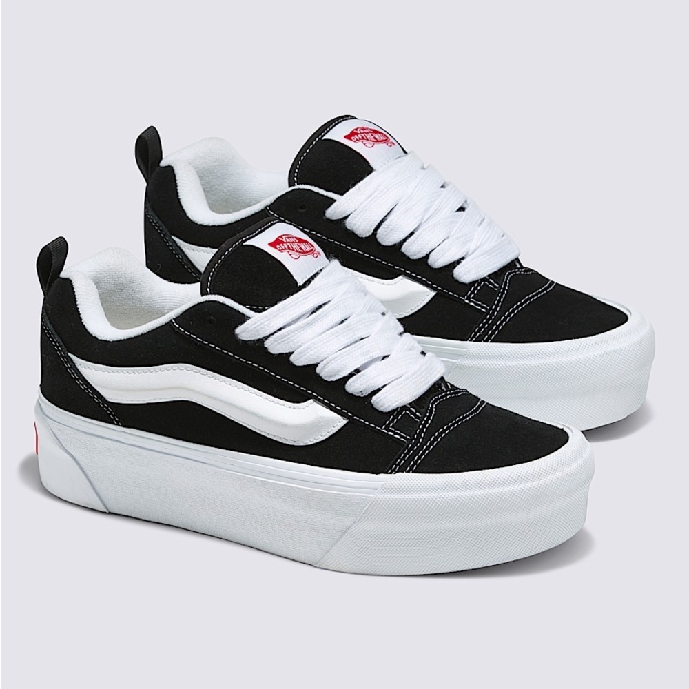 Knu Stack Shoe in Black / White
VN000CP66BT （34 mm platform height）